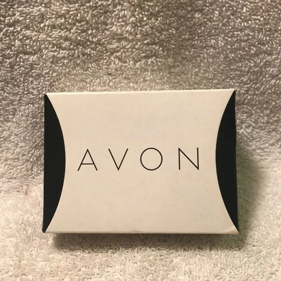 Avon Merryl 3 Piece Gift Set - Silver & Pearl Necklace Bracelet & Earrings - Picture 2 of 16